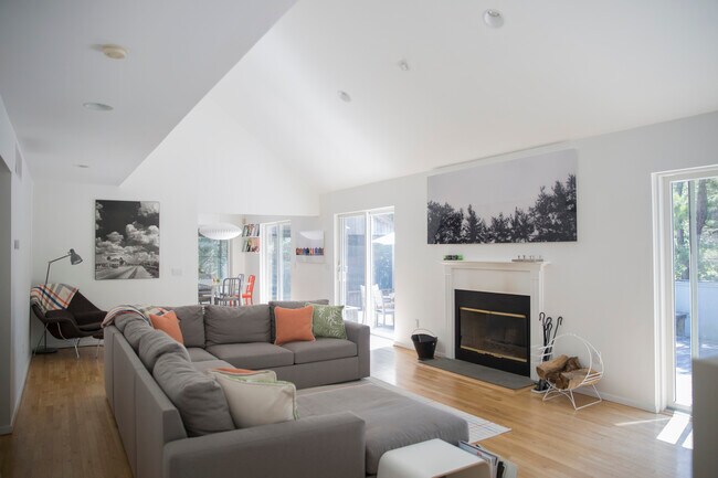 Foto del edificio - 8 Whalers Ln