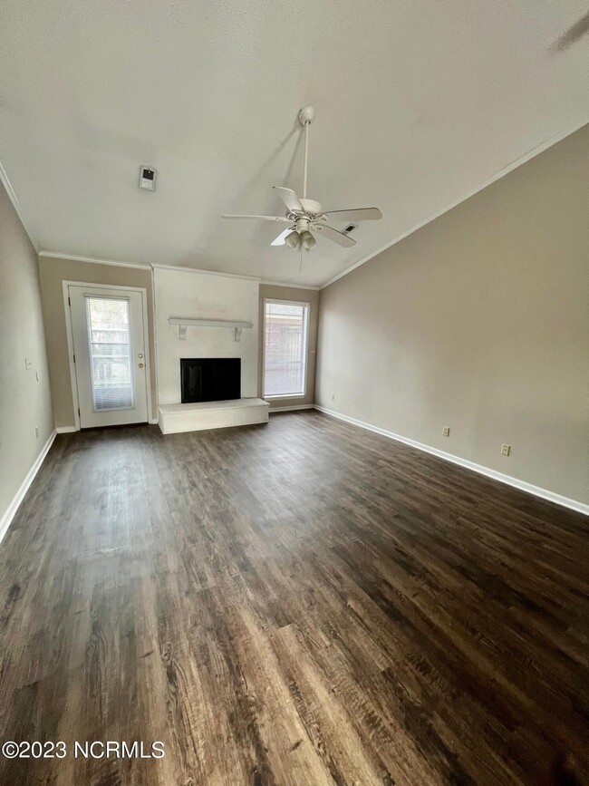 Building Photo - 16 Upton Ct Dr