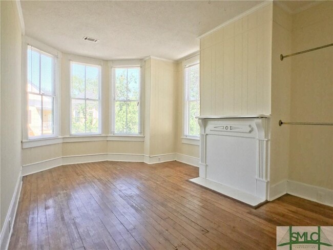 Building Photo - 407 E Park Ave