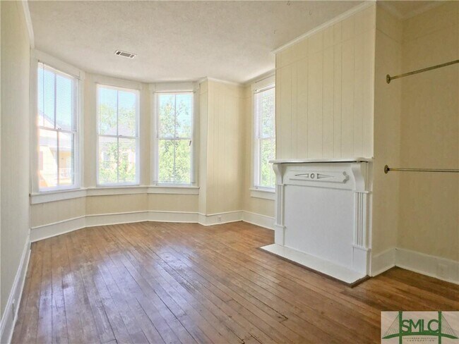 Foto del edificio - 407 E Park Ave