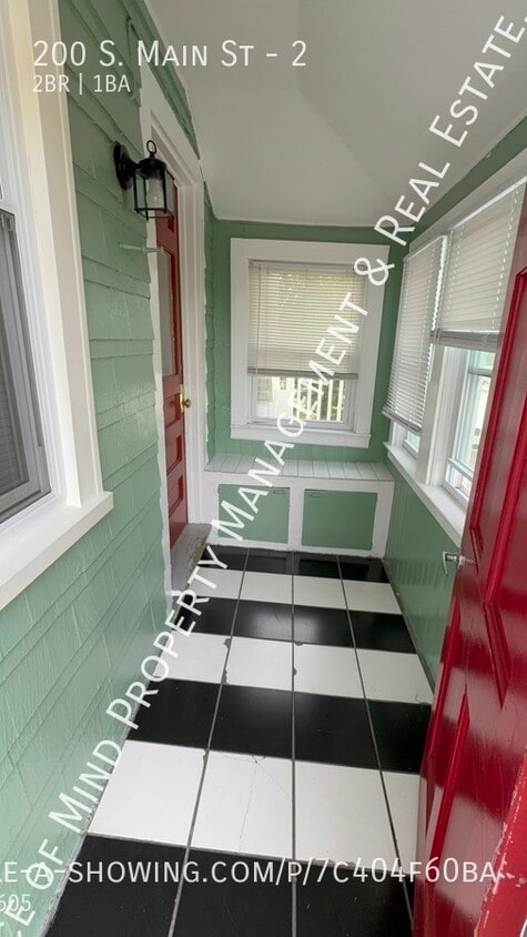 Primary Photo - 200 S Main St