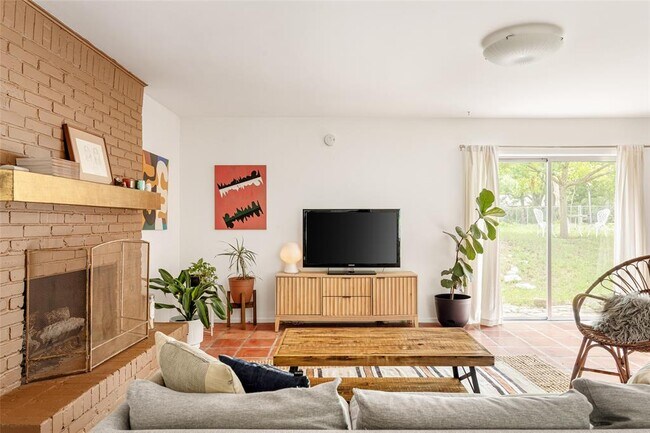 Foto del edificio - 6215 Walnut Hills Dr
