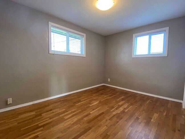 Building Photo - 2 br, 1 bath House - 1186 M St.