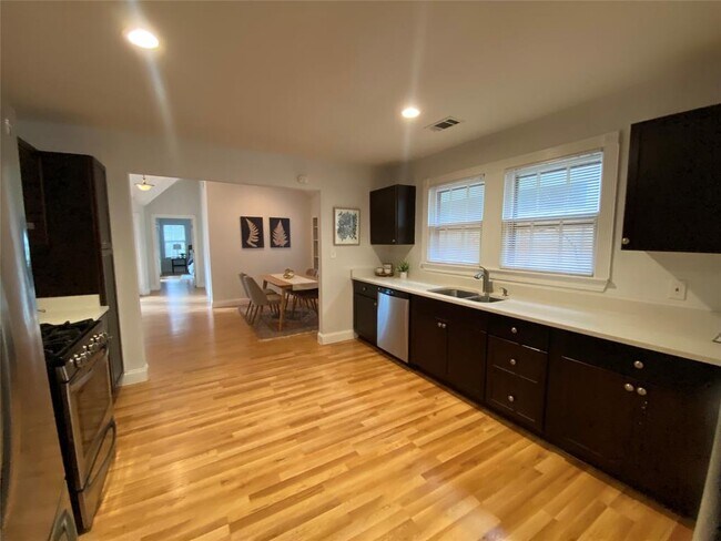 Building Photo - 4912 Avenue G