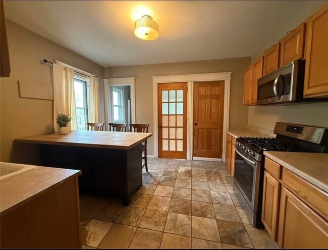 Foto del edificio - 948 Monroe Ave