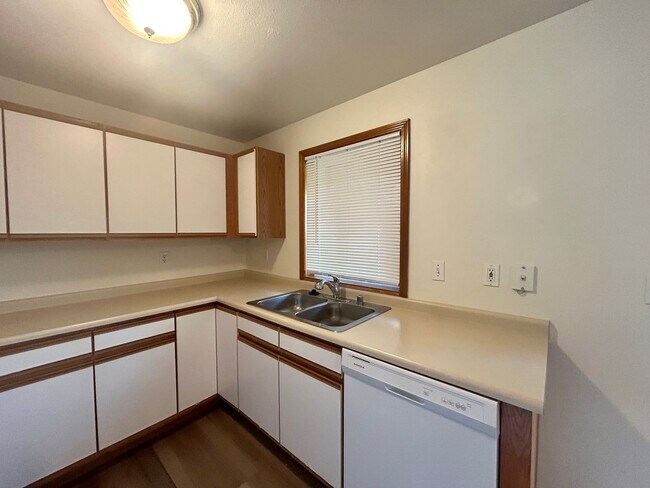 Foto del edificio - 4241 Wintergreen Ln