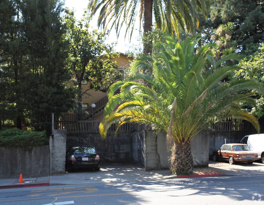 Foto del edificio - 1107 Sir Francis Drake Blvd