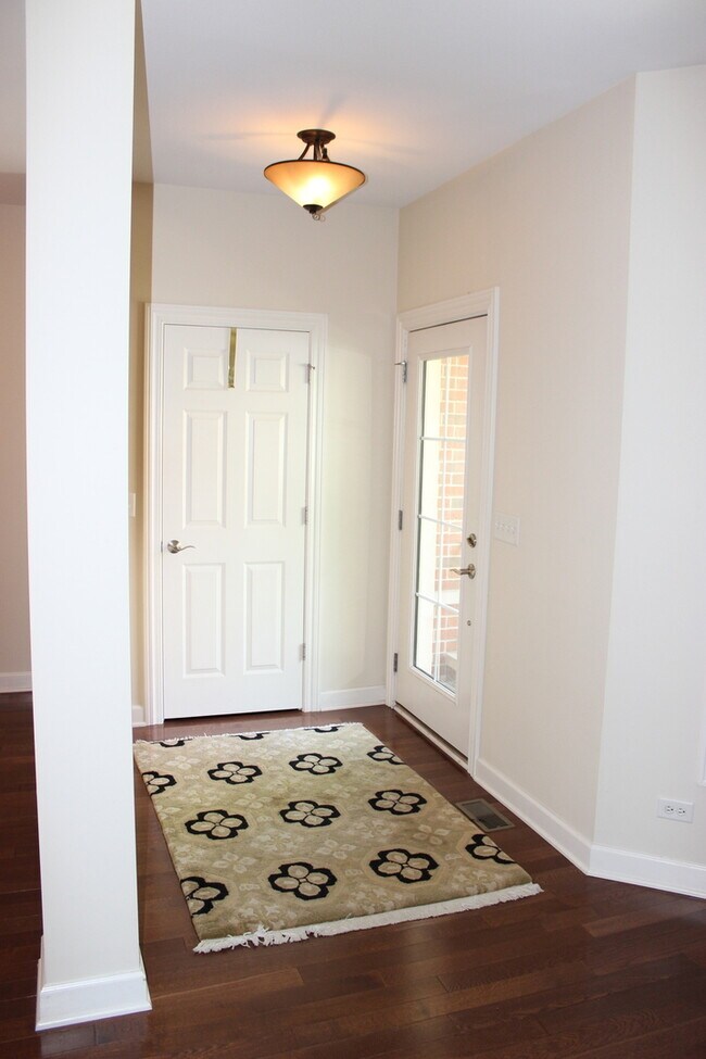 14 Meacham Ave, Park Ridge, IL 60068 Townhome Rentals in Park Ridge