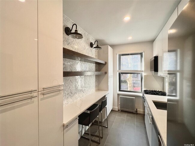 Building Photo - 22-09-22-76 76th St