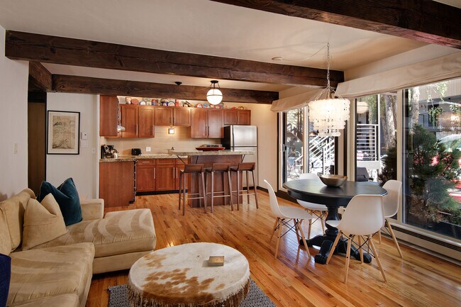 Foto del edificio - 1039 E Cooper Ave