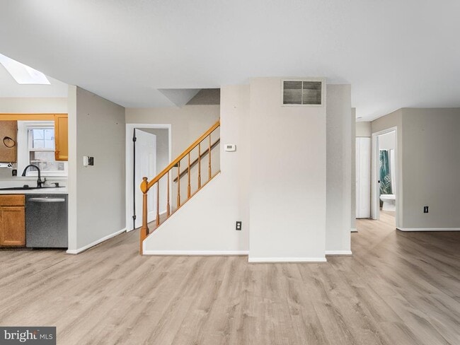 Building Photo - 6586 Hemlock Point Rd