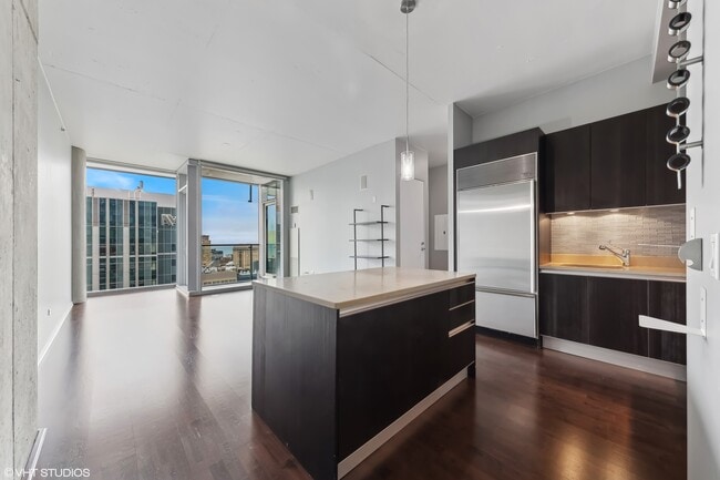 Foto del edificio - 600 N Fairbanks Ct