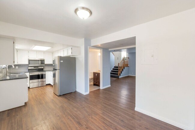 Foto del edificio - 1623-1623 W 800 N St