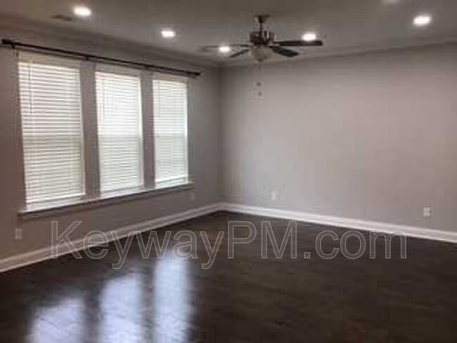 Building Photo - 3060 Lobella Dr
