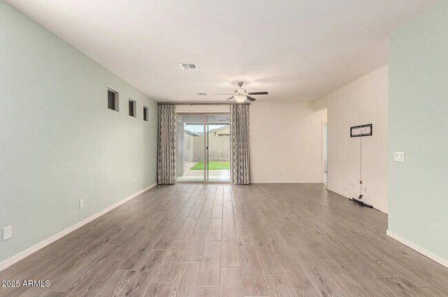 Foto del edificio - 3227 W Carter Rd