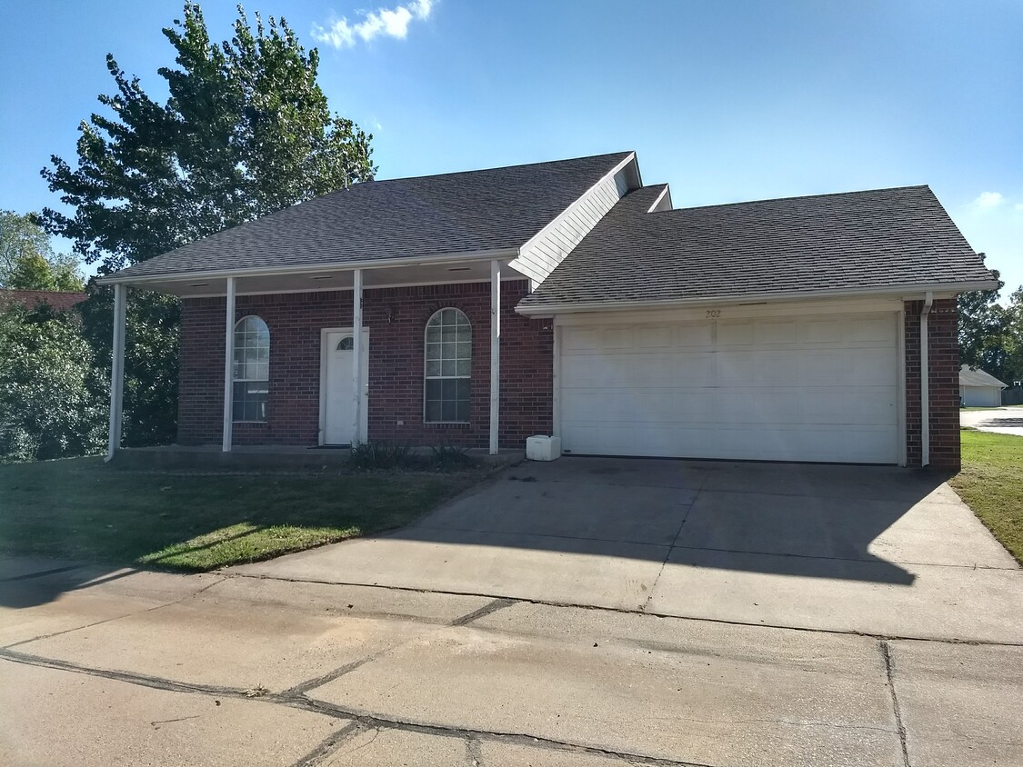 Photo - 202 S Timbercrest Ct