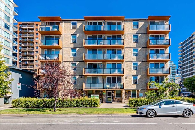 Building Photo - The Rundle