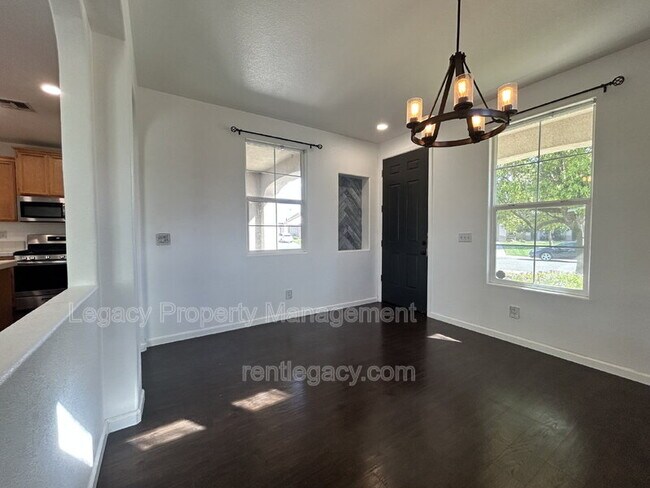 Foto del edificio - 300 Dedham Ct