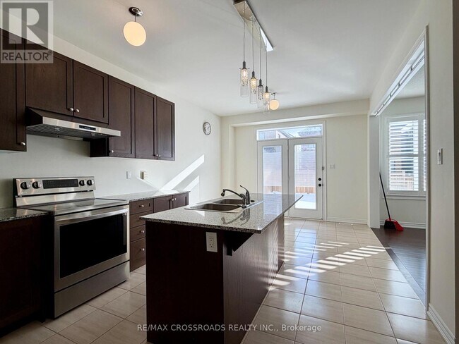 Building Photo - 111 Markview Rd