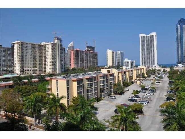 Foto del edificio - 17100 N Bay Rd