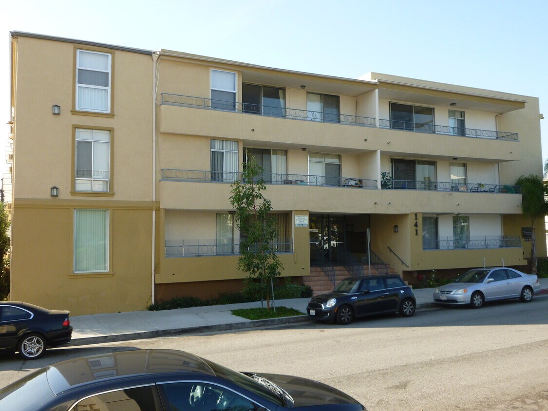 Primary Photo - 141 N Kenwood St