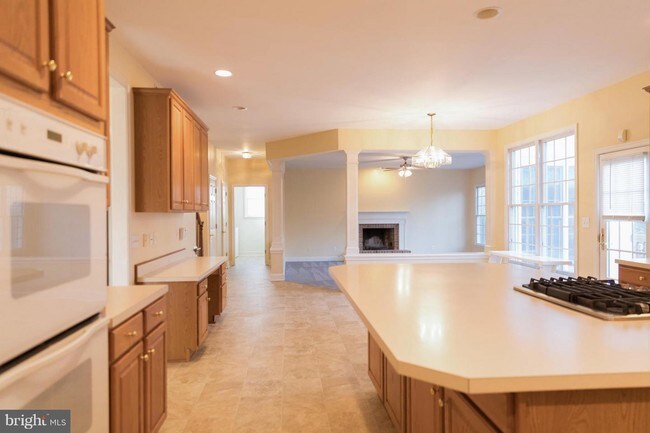 Building Photo - 300 Broad Creek Dr
