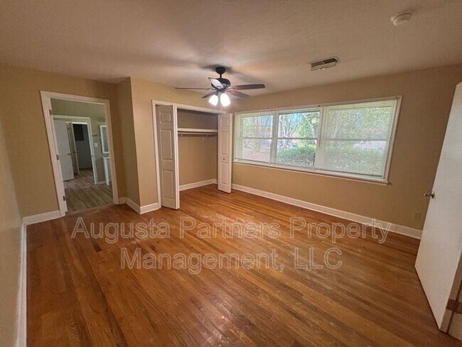 Foto del edificio - 390 Old Evans Rd