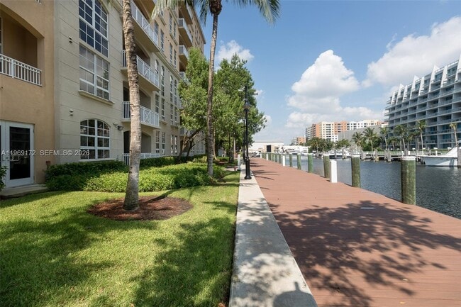 Foto del edificio - 3001 NE 185th St