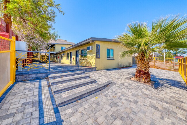 Building Photo - 310 S Maryland Pky