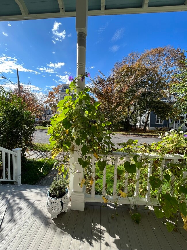 The Front Porch with Seating - 518 Washington St