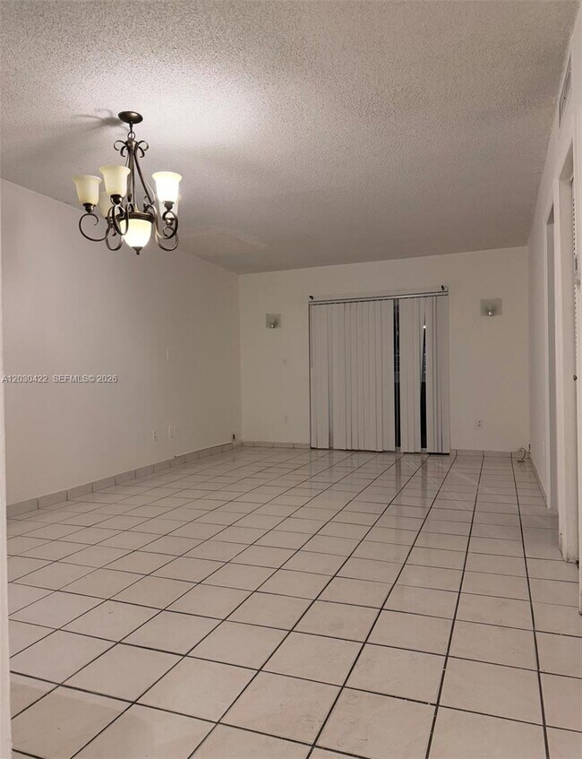 Foto del edificio - 1035 W 77th St