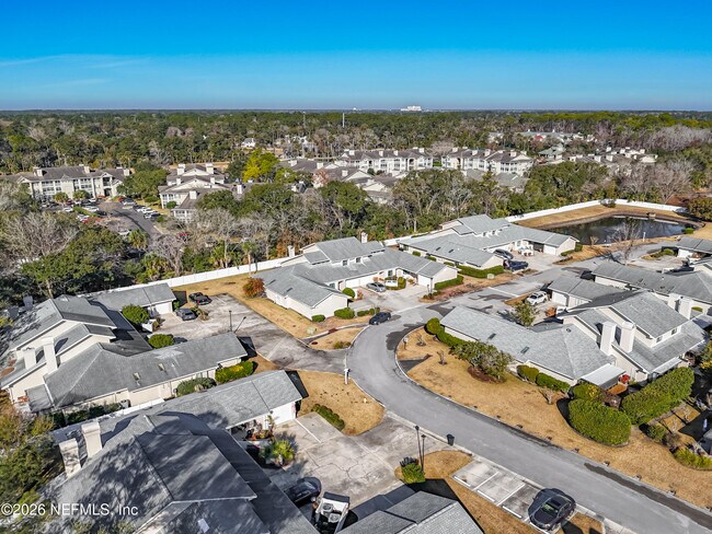 Foto del edificio - 141 La Pasada Cir W