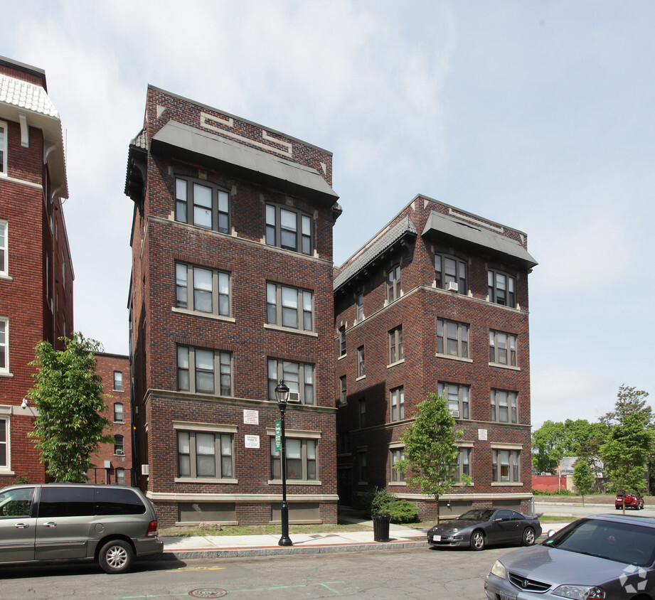 Building Photo - 12-16 Bayonne St