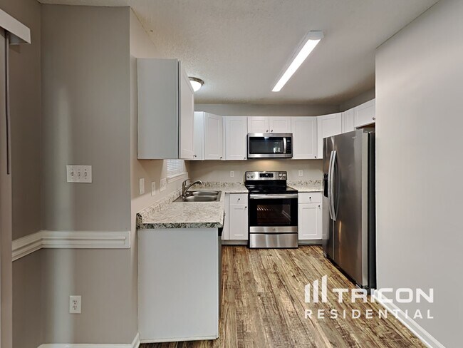 Foto del edificio - 7717 Pence Pond Ln