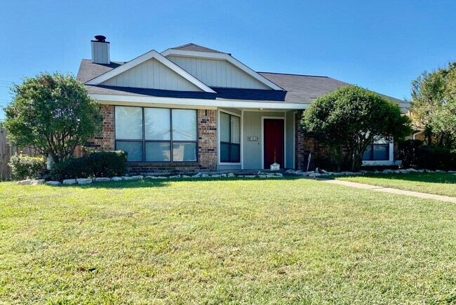 Building Photo - AVAILABLE NOW!!! Very Spacious 2 Bedroom, ...