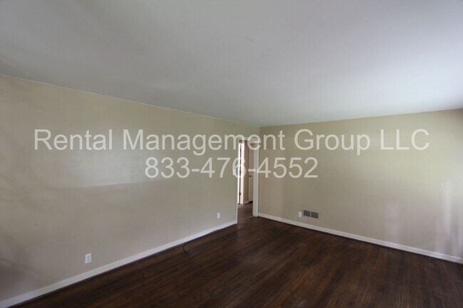 Building Photo - 533 Jalna Rd