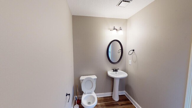 Building Photo - 733 Cavalier Dr