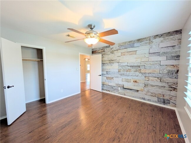 Building Photo - 1623 Sunnycrest Cir
