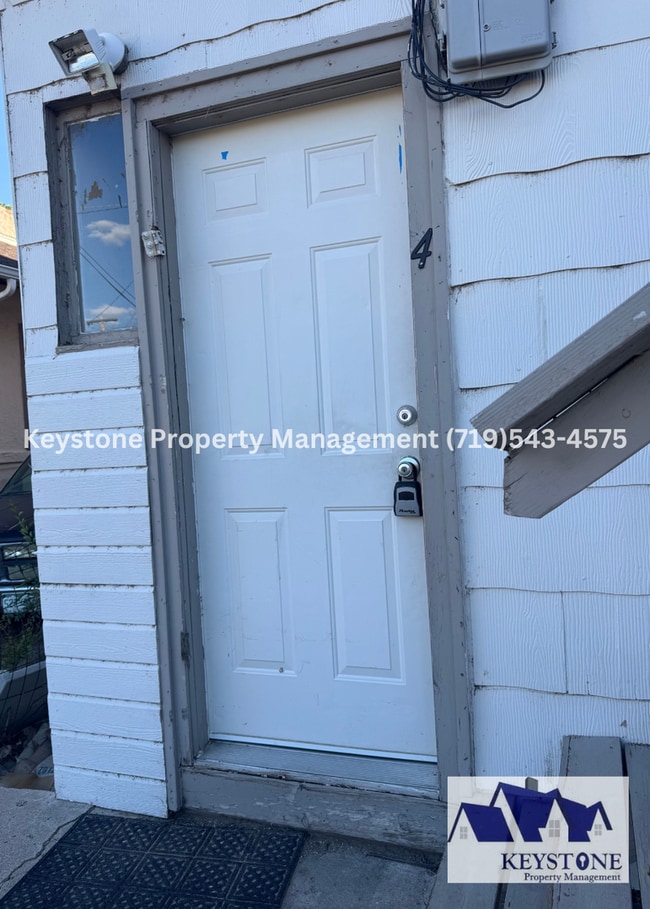 Building Photo - $400 Off Move In Special! Ground Level, One Bedroom Apartment - All Utilities Included! $800/$800