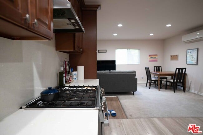 Foto del edificio - 306 E 36th St