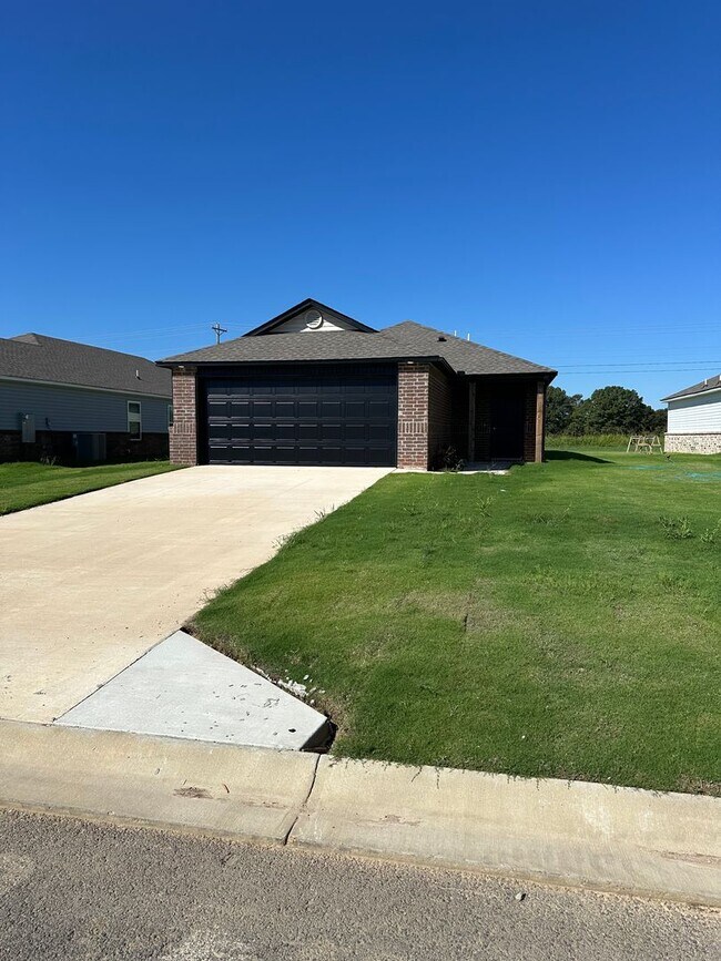 Foto del edificio - BRAND NEW Three Bedroom | Two Bath Home in...