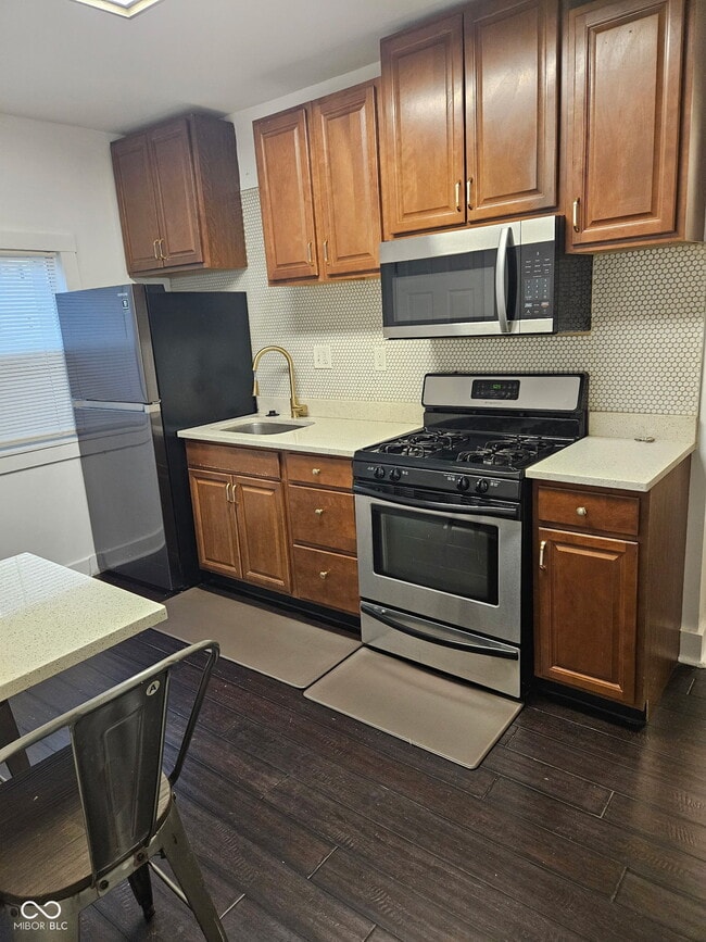 Building Photo - 1719 Bundy Pl