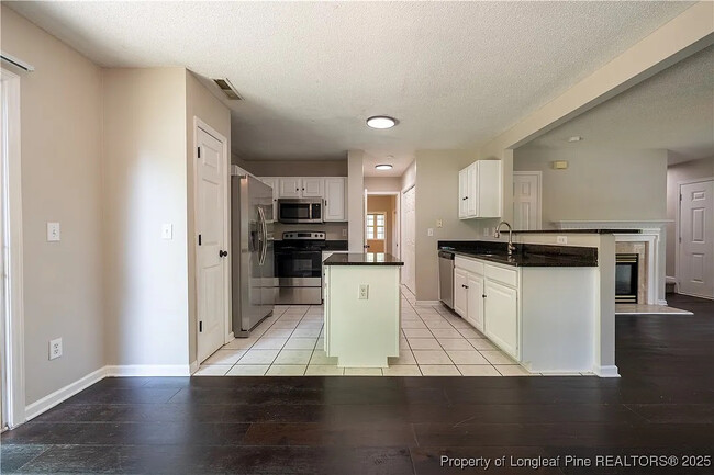 Building Photo - Room in House on Feldspar Way