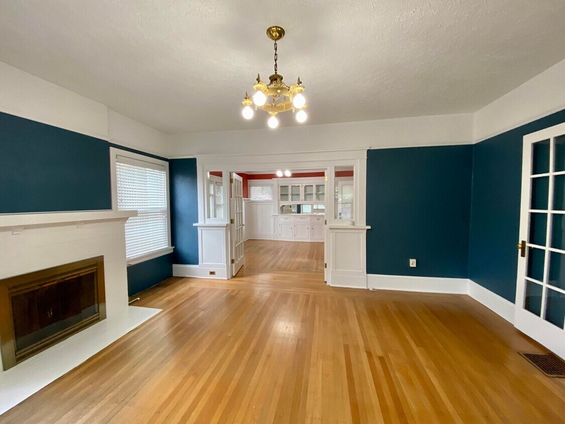 Primary Photo - Beautiful Craftsman House on NE Broadway