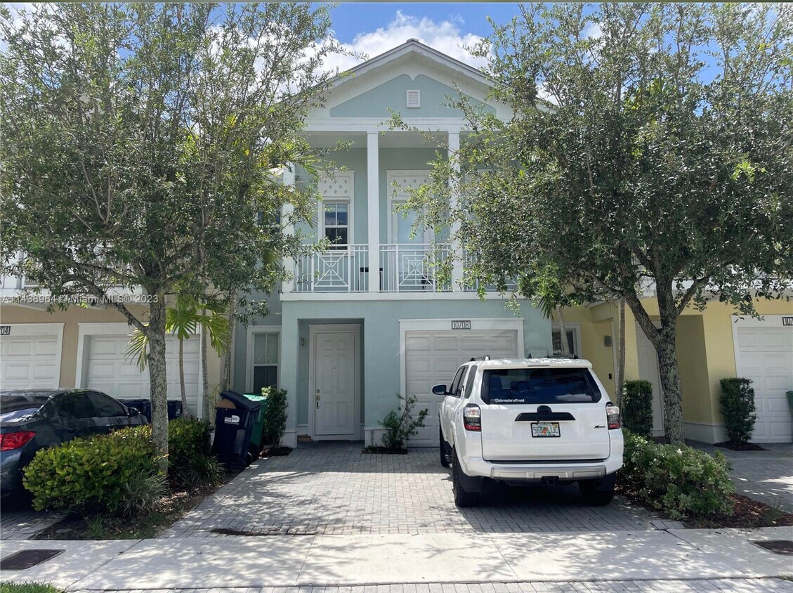 Foto principal - 10708 NW 75th Ter