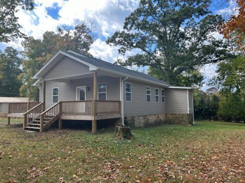 Foto del edificio - Charming 3-Bedroom Home with Fireplace on ...