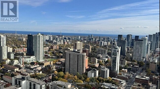 Photo du bâtiment - 55 Charles St E