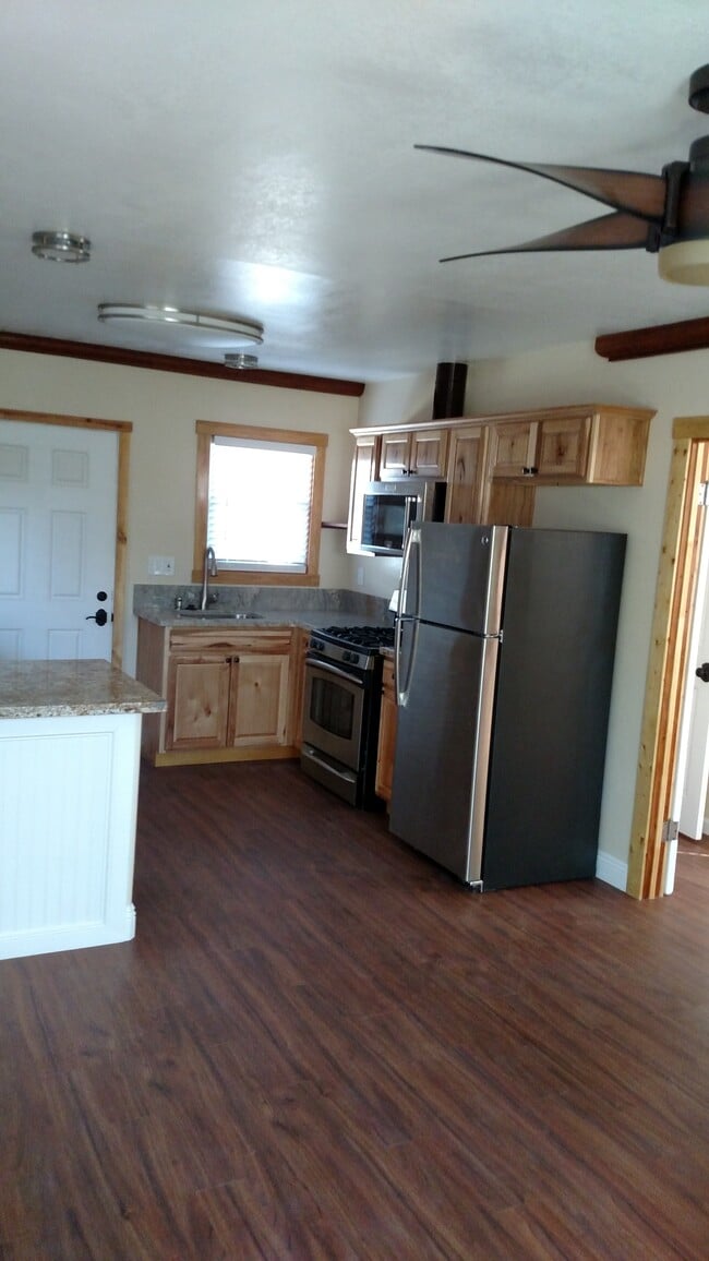 Building Photo - 225 Southlook Ave