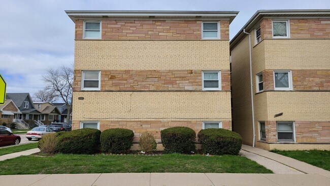 Foto del edificio - 3146 Ridgeland Ave