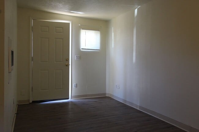 Building Photo - 4115 Homedale Rd